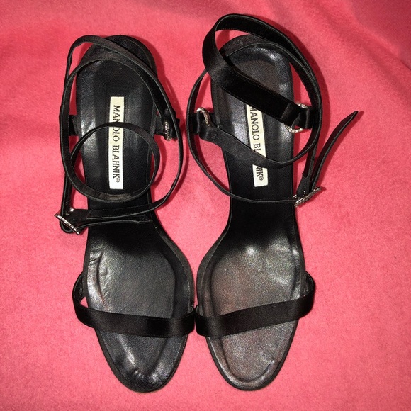 manolo blahnik buckle heels